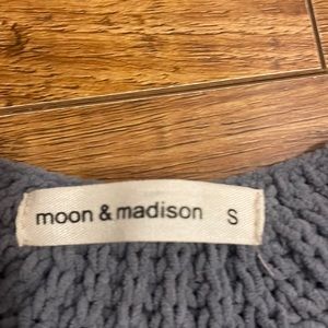 Cute cardigan! Comfy and cozy!! Size is small in womens brand- moon and Madison